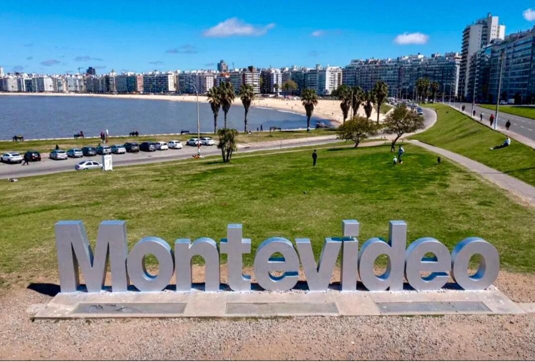 Apto A Cuadra De La Playa Pocitos Apartamento Montevideu
